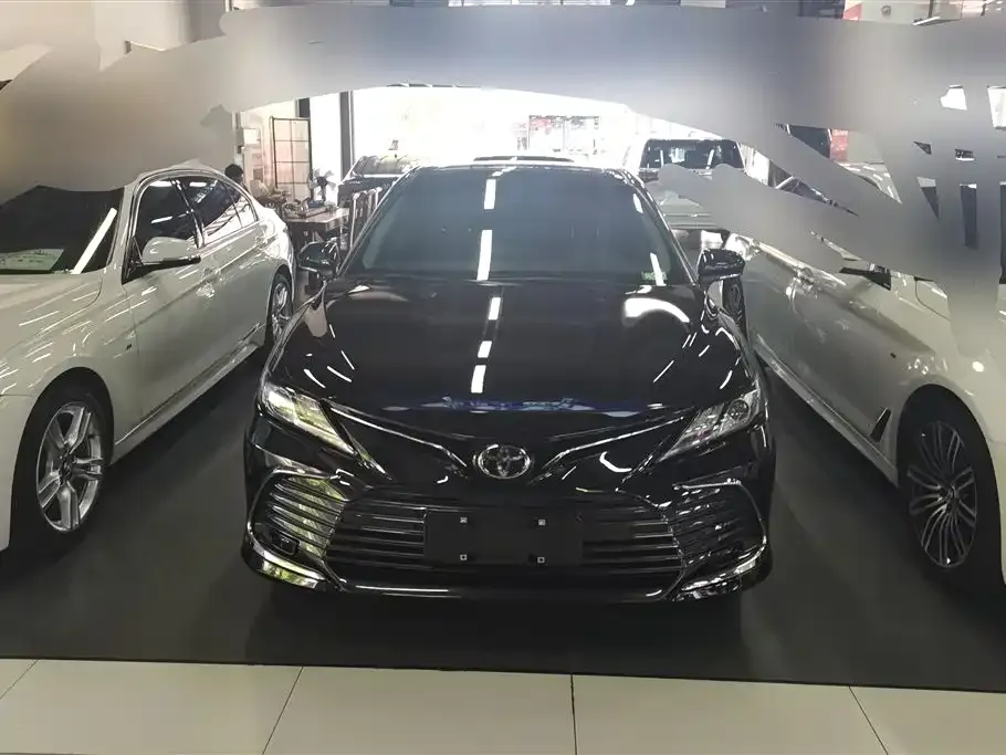 Toyota Camry — фото 9