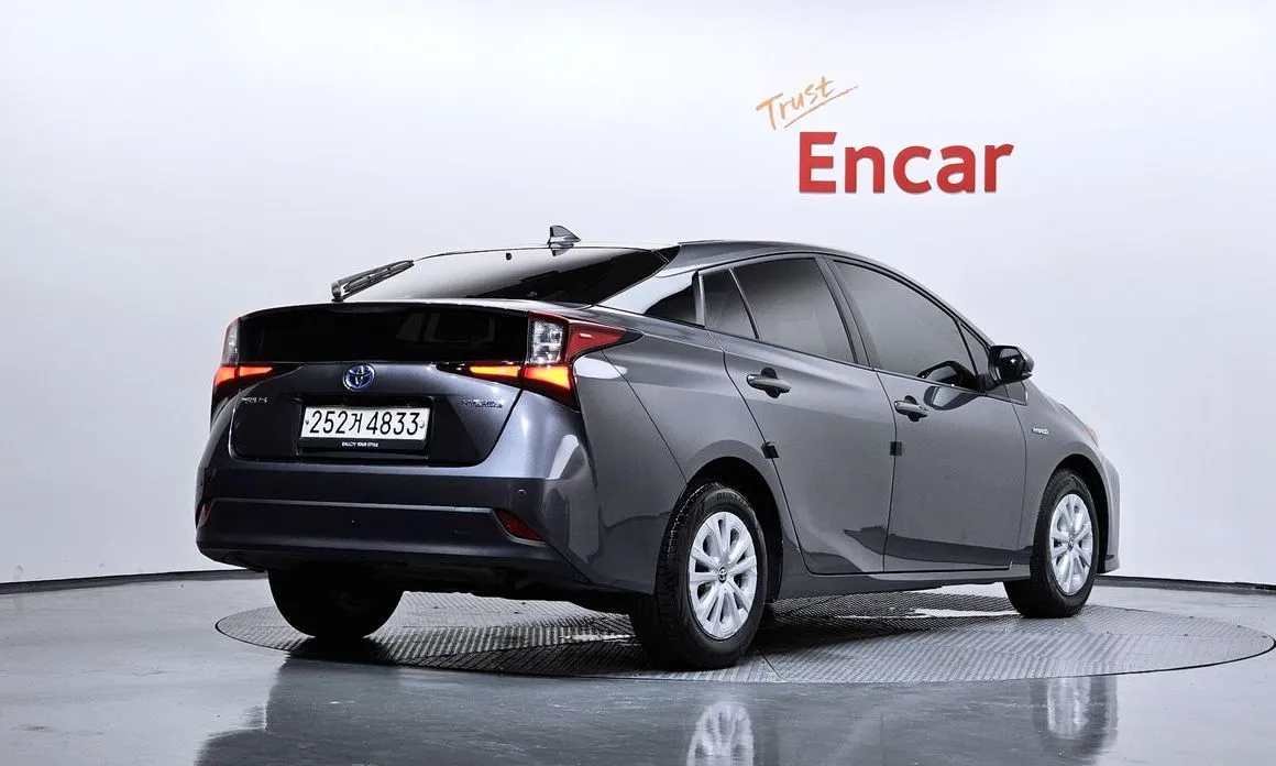 Toyota Prius — фото 5