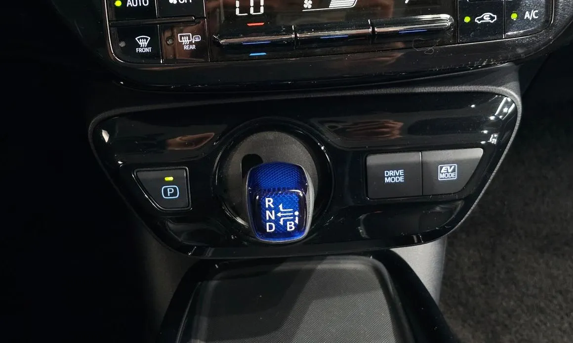 Toyota Prius — фото 6