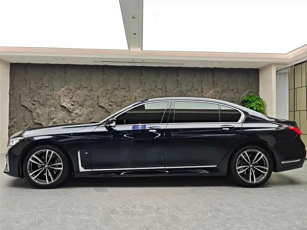 BMW 7 Series — фото 9