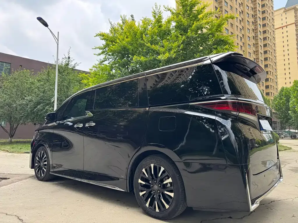 Toyota Vellfire — фото 6