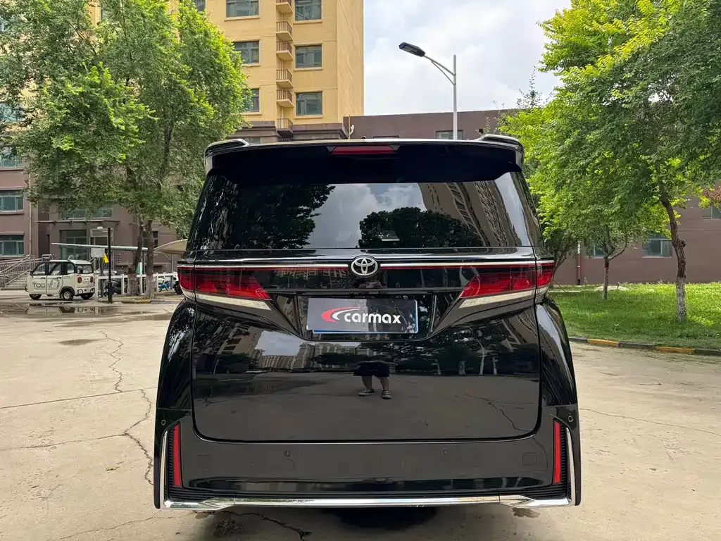 Toyota Vellfire — фото 8