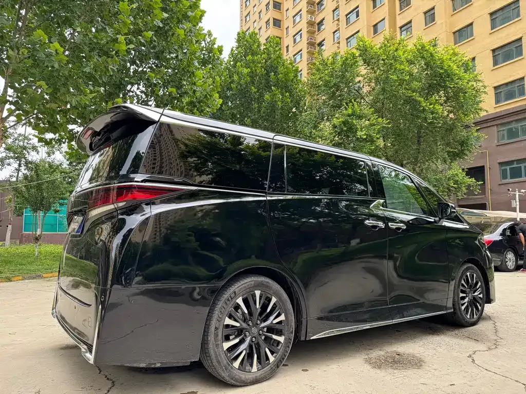 Toyota Vellfire — фото 10