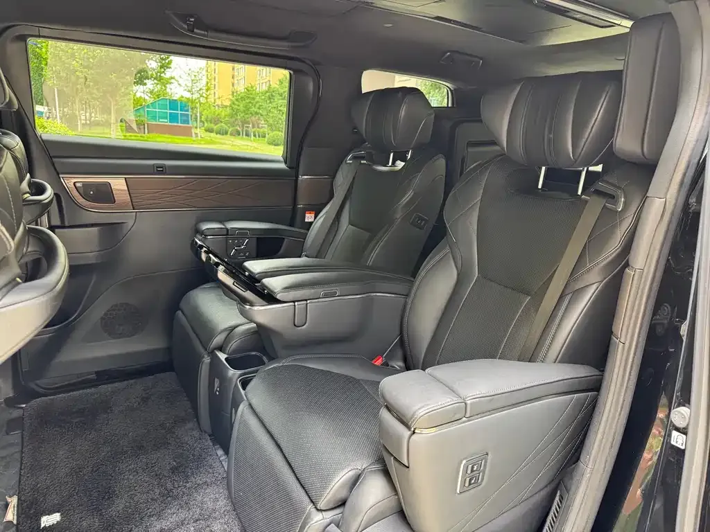 Toyota Vellfire — фото 4