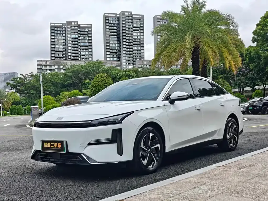Geely Galaxy L6 — фото 1