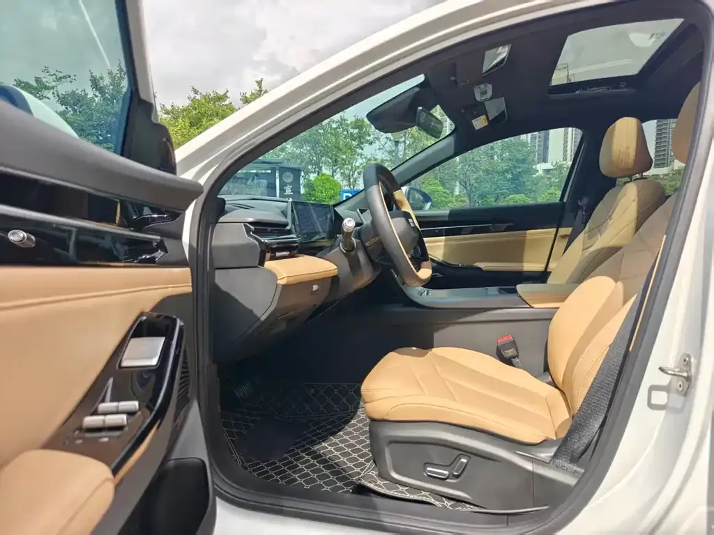 Geely Galaxy L6 — фото 4