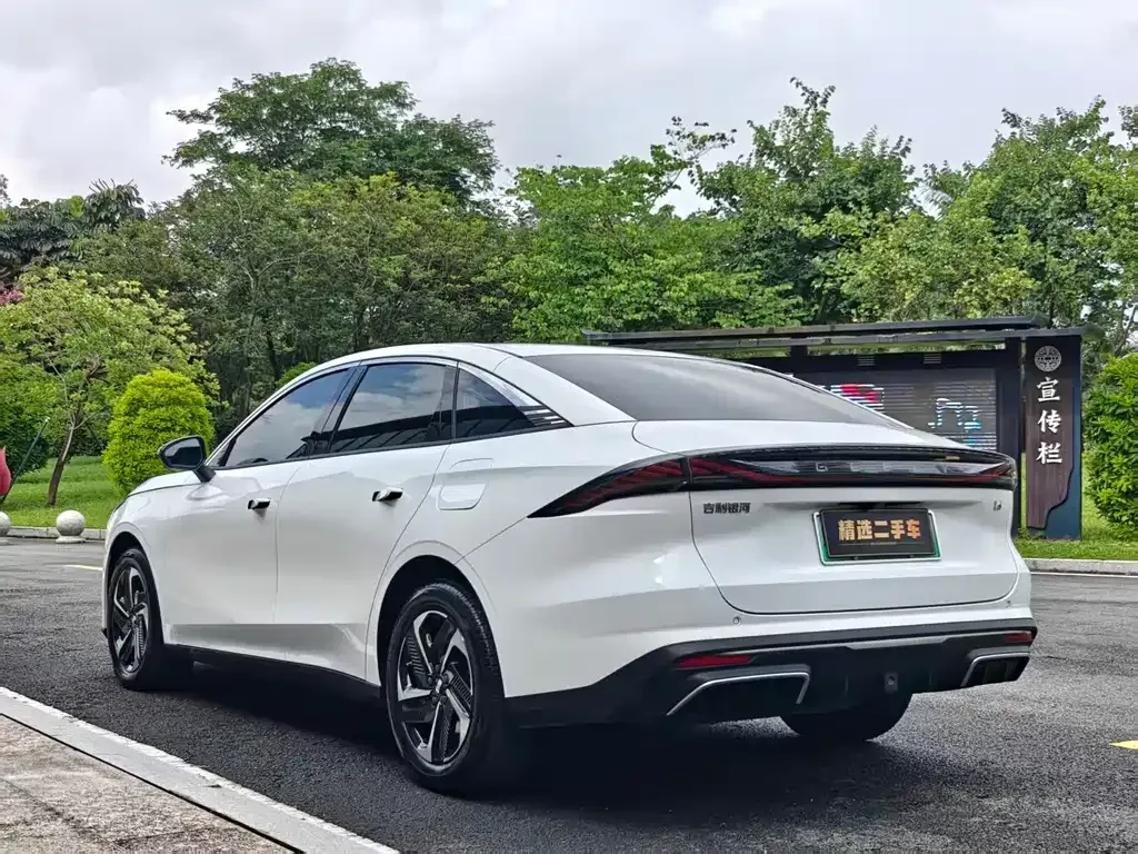 Geely Galaxy L6 — фото 8