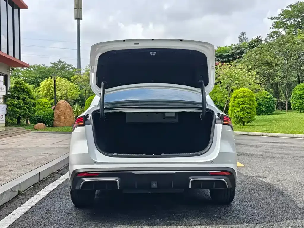 Geely Galaxy L6 — фото 6