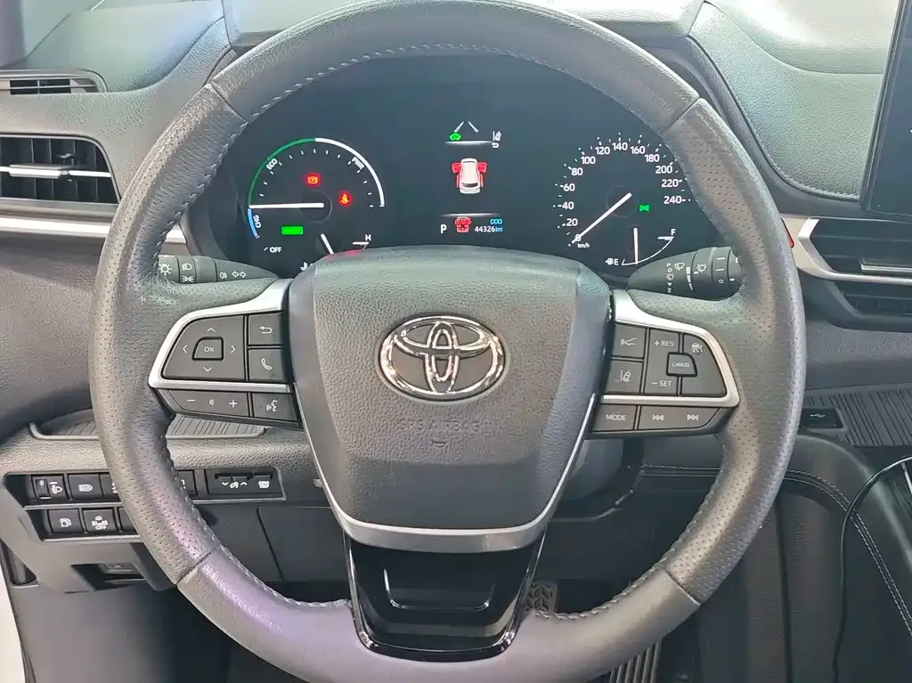 Toyota Sienna — фото 8