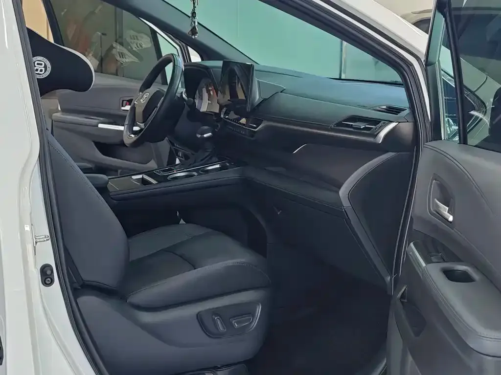 Toyota Sienna — фото 2