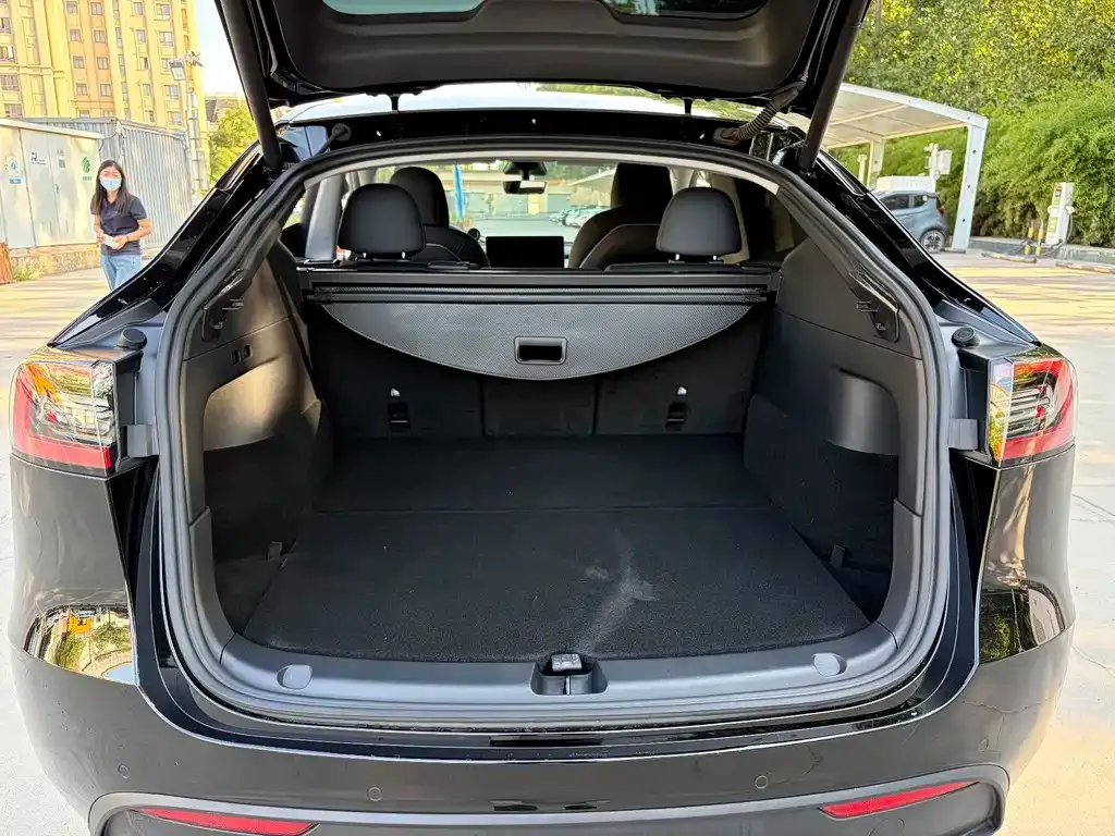 Tesla Model Y — фото 7