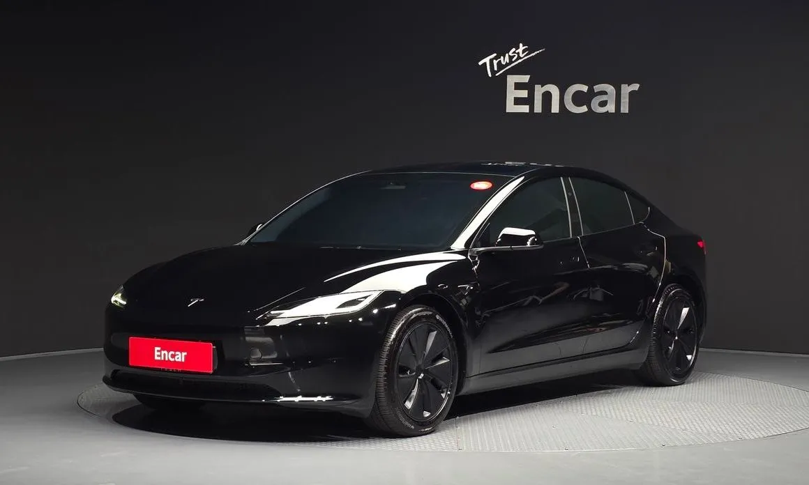 Tesla Model 3 — фото 1