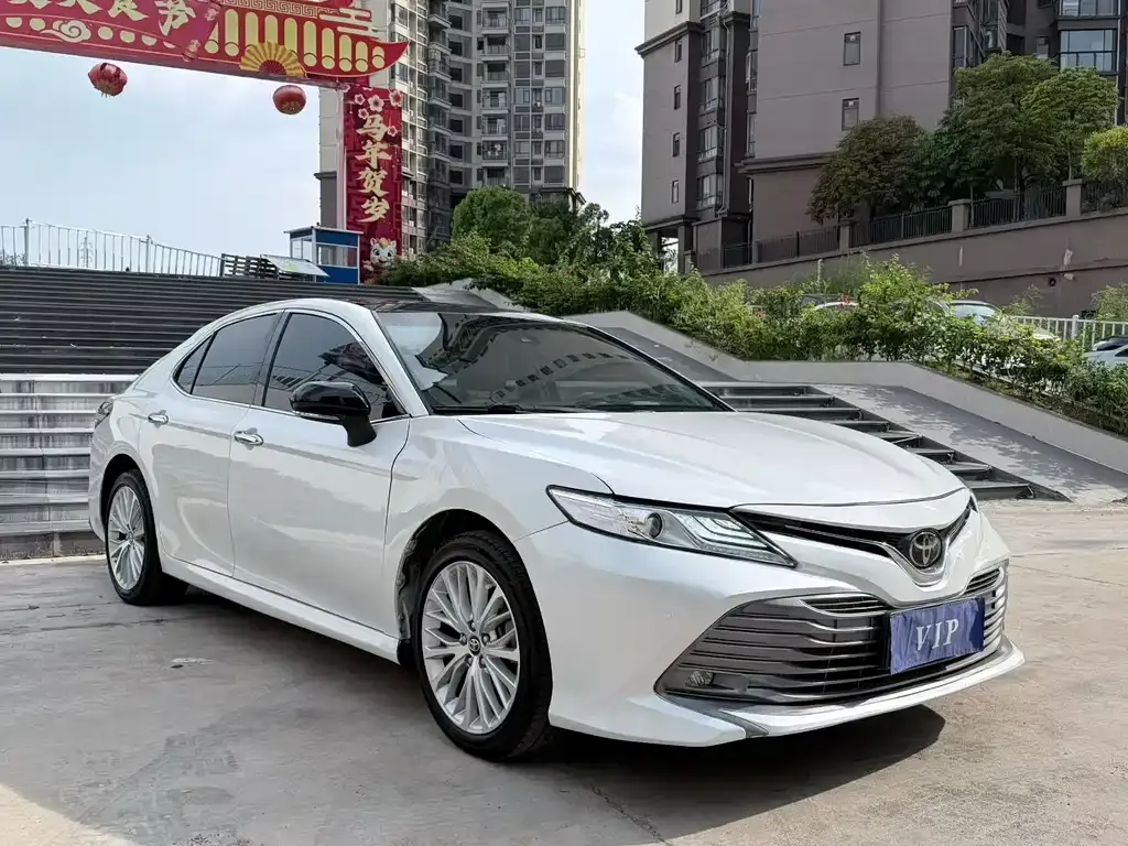 Toyota Camry — фото 3