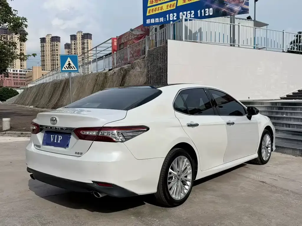 Toyota Camry — фото 6