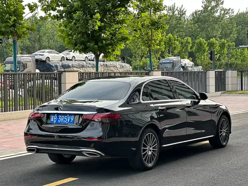 Mercedes-Benz E-Class — фото 10