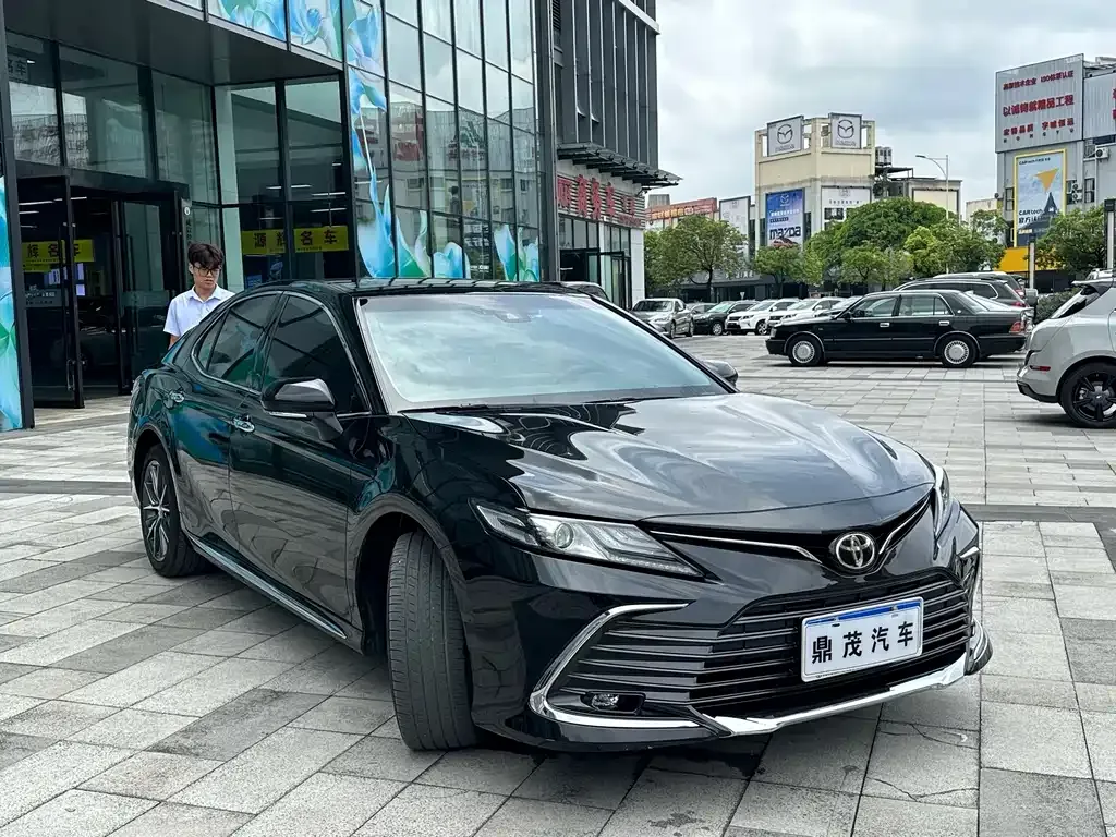 Toyota Camry — фото 5