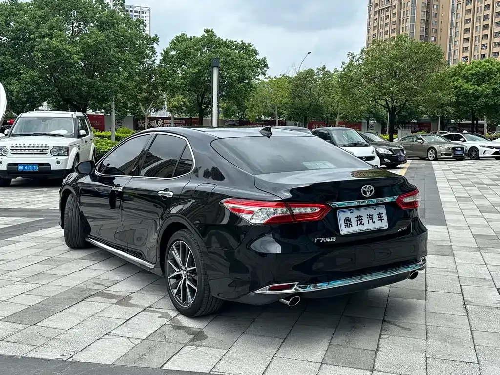 Toyota Camry — фото 10