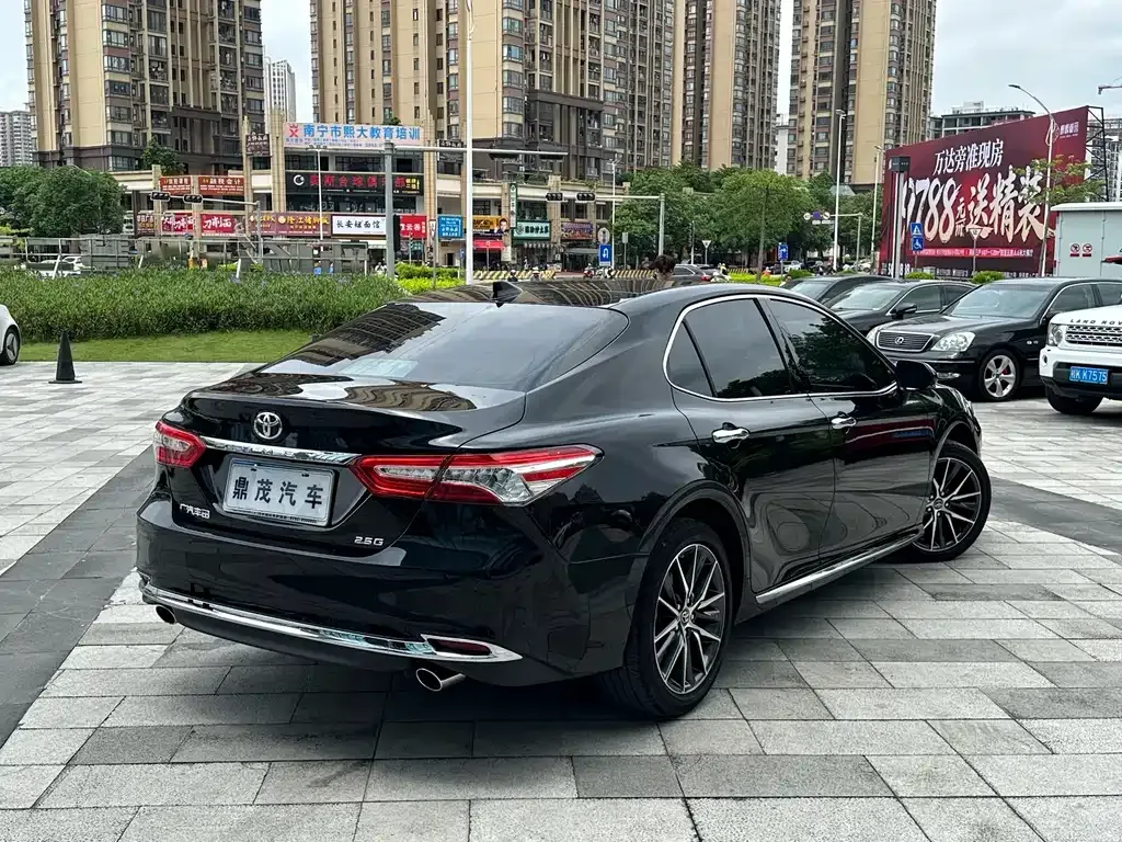 Toyota Camry — фото 8