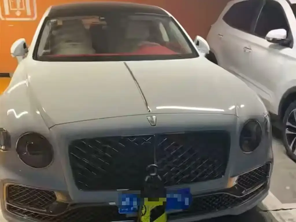 Bentley Flying Spur — фото 1
