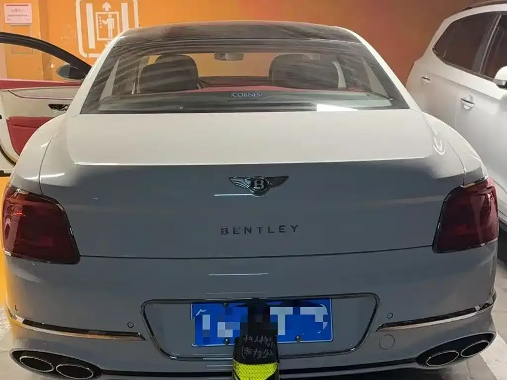 Bentley Flying Spur — фото 3
