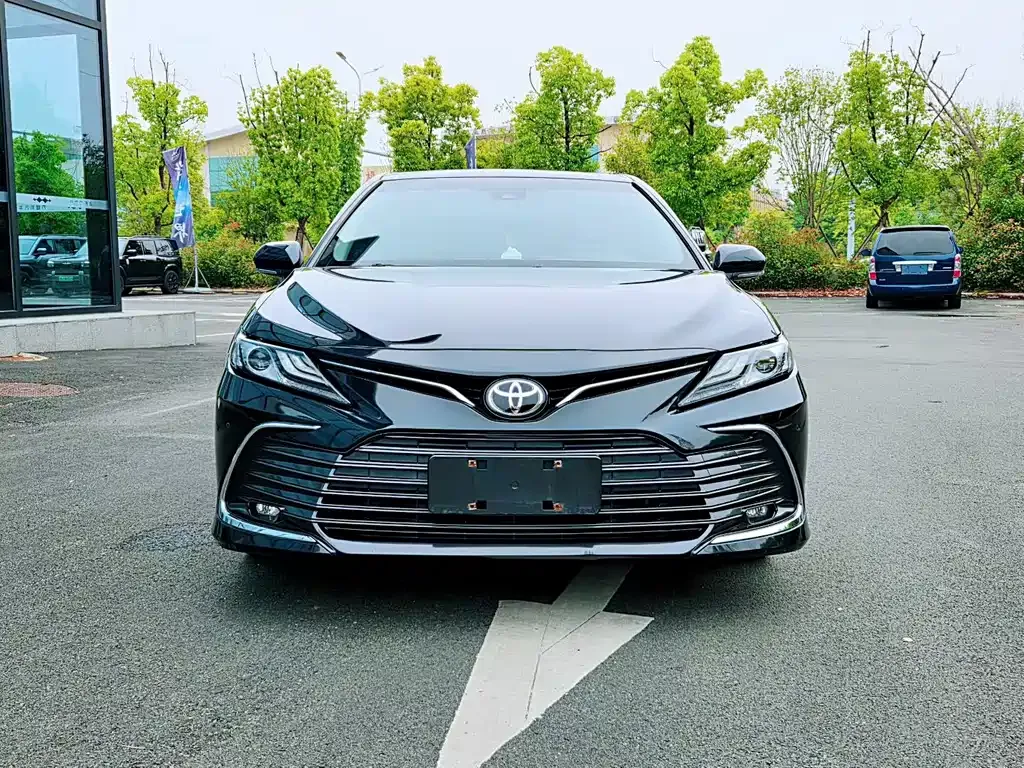 Toyota Camry — фото 7