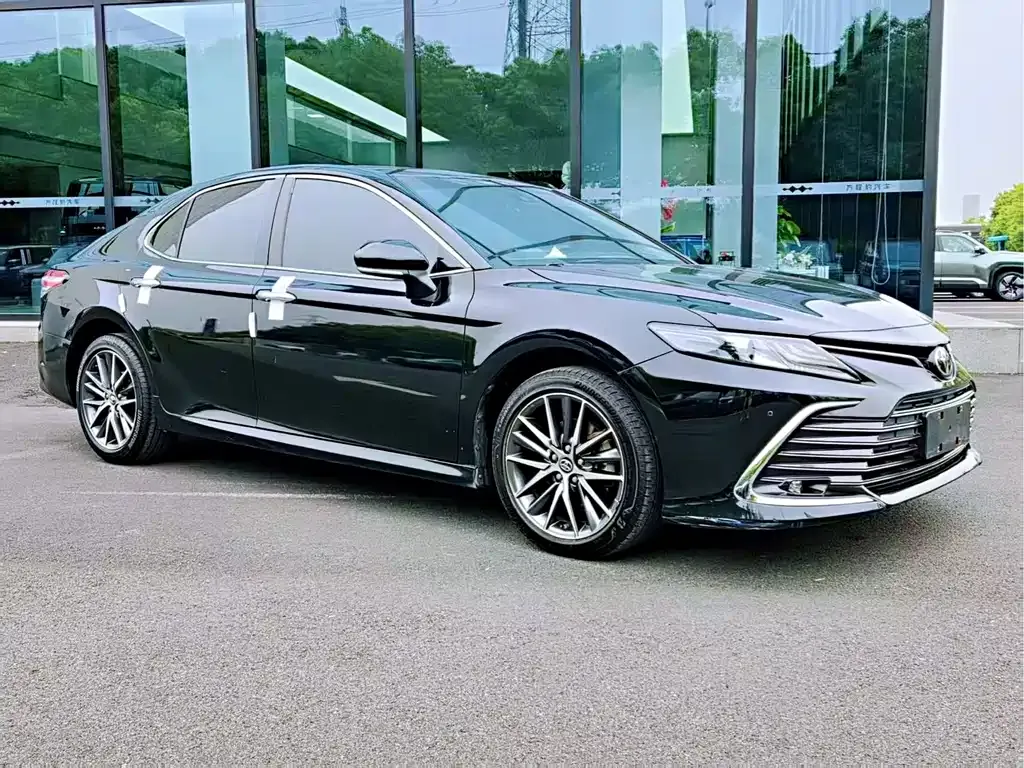 Toyota Camry — фото 4