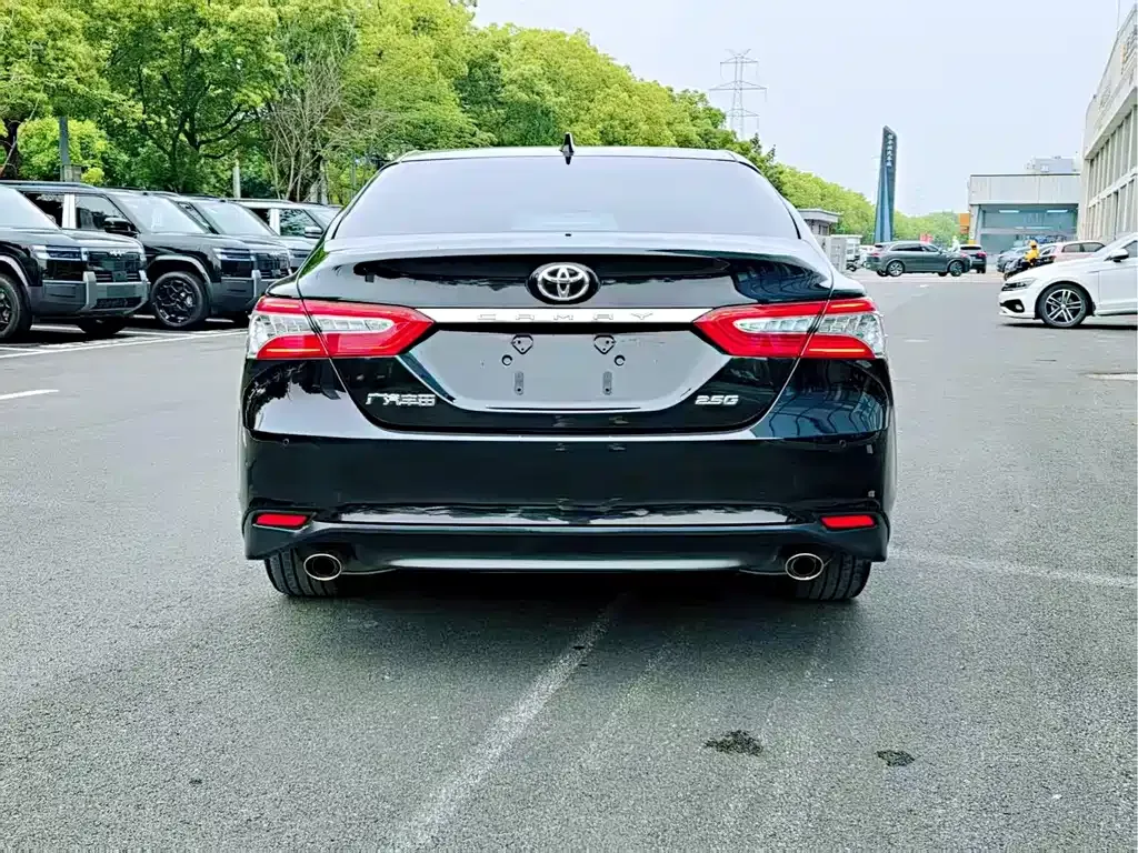 Toyota Camry — фото 9