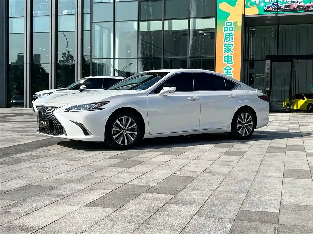 Lexus ES — фото 10