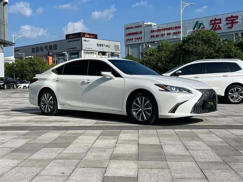 Lexus ES — фото 7