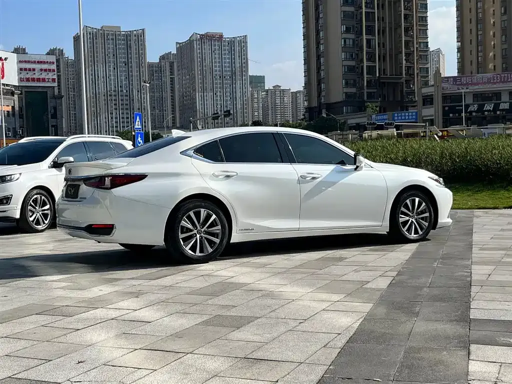 Lexus ES — фото 5
