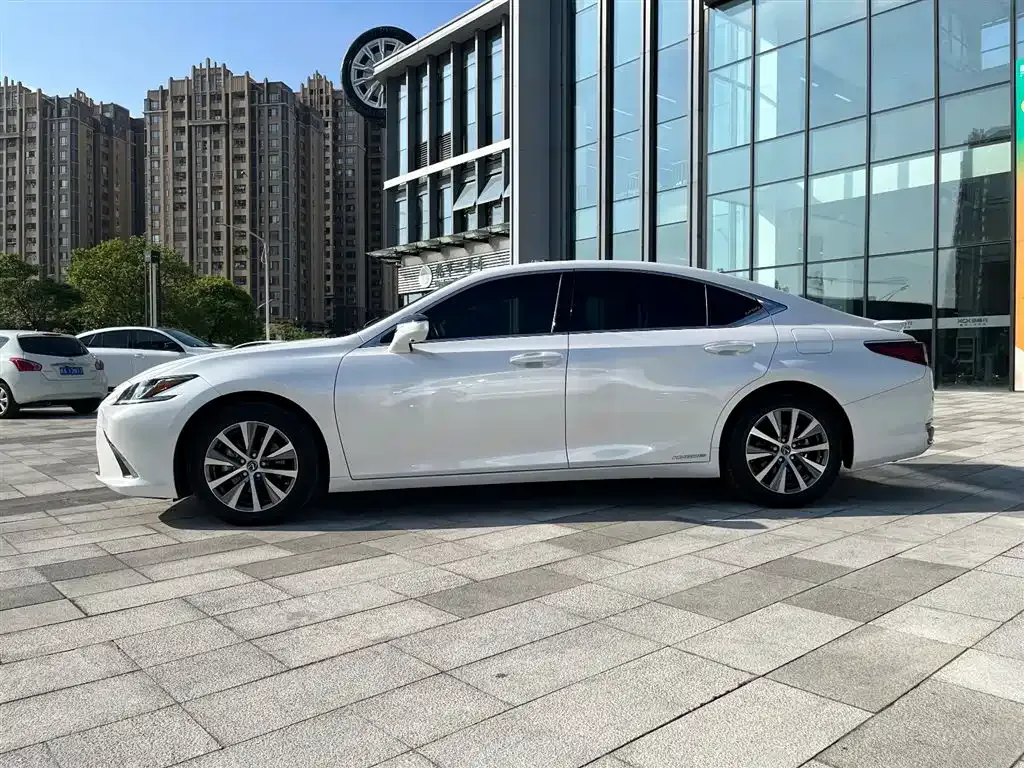 Lexus ES — фото 9