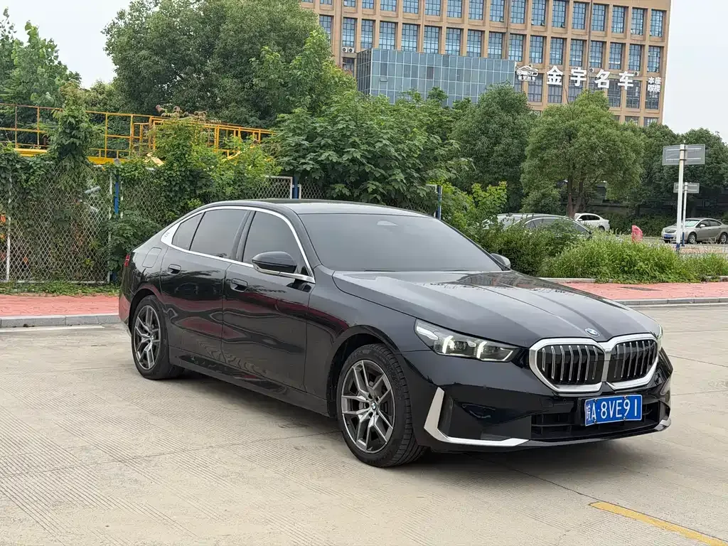 BMW 5 Series — фото 10
