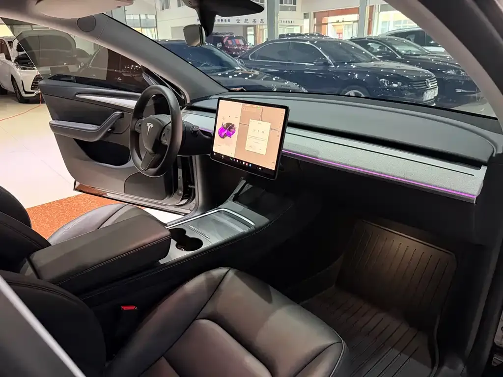 Tesla Model Y — фото 4