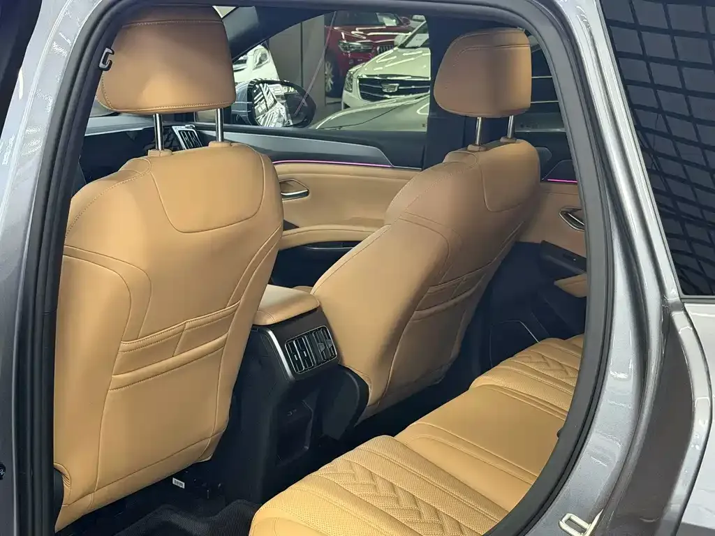 BYD L DM-i — фото 4