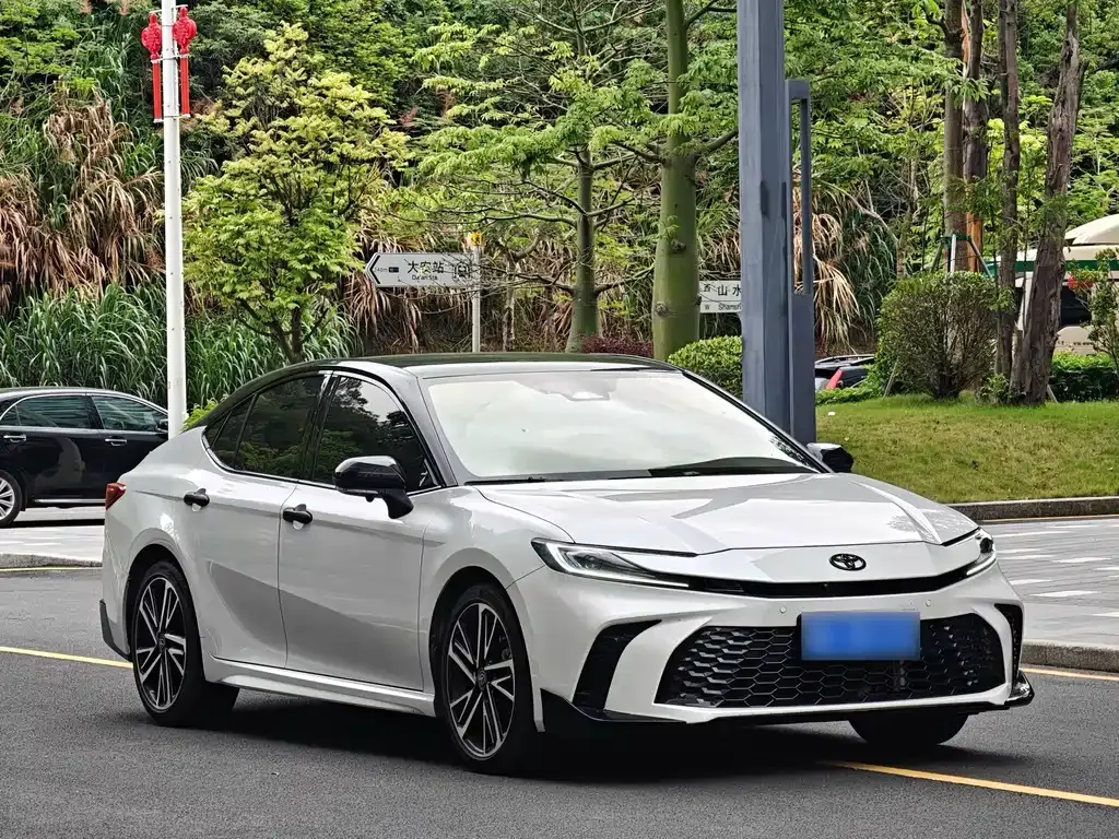 Toyota Camry — фото 6