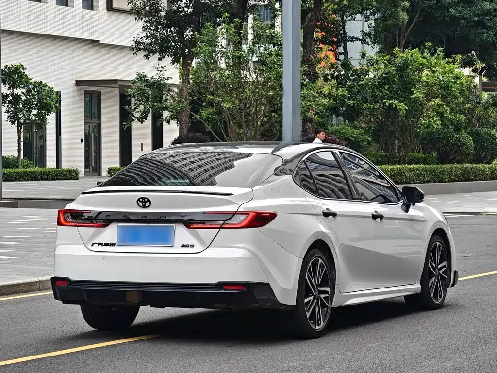 Toyota Camry — фото 10