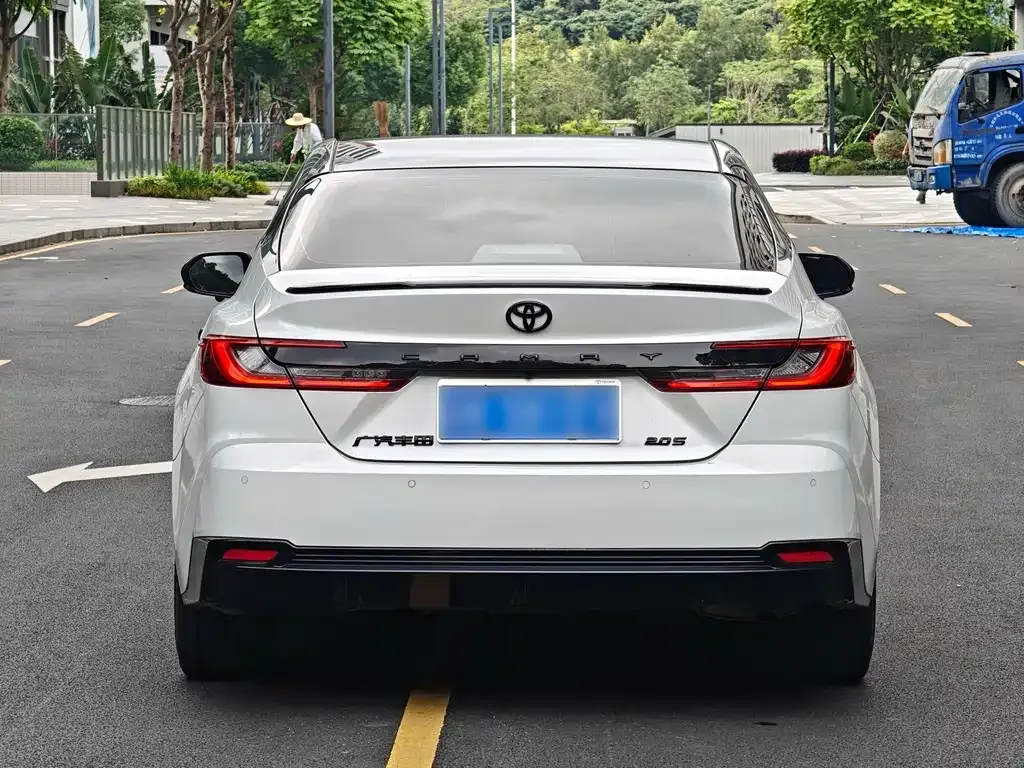 Toyota Camry — фото 5