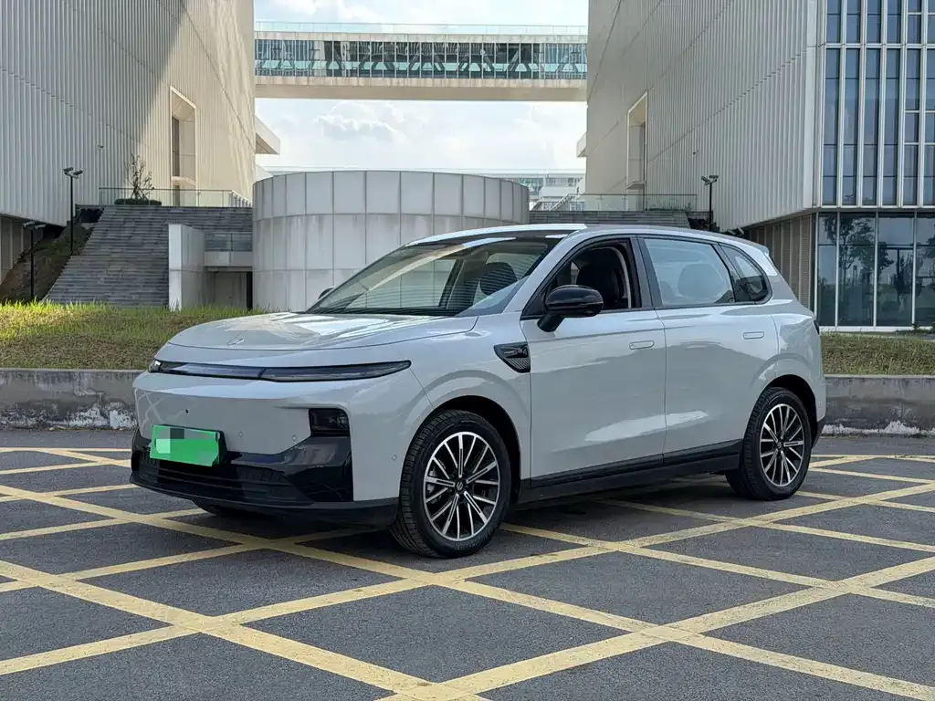Leapmotor B10