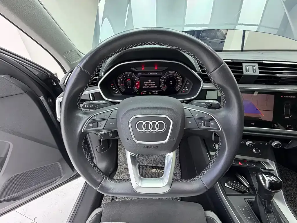 Audi Q3 — фото 4