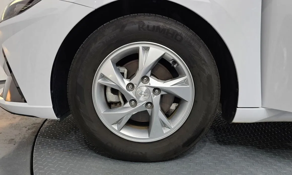 Hyundai AVANTE — фото 3