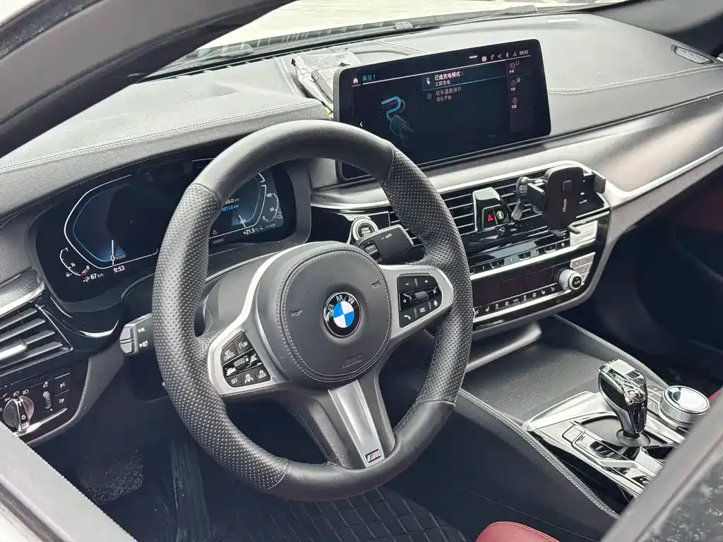 BMW 5 Series New Energy — фото 9
