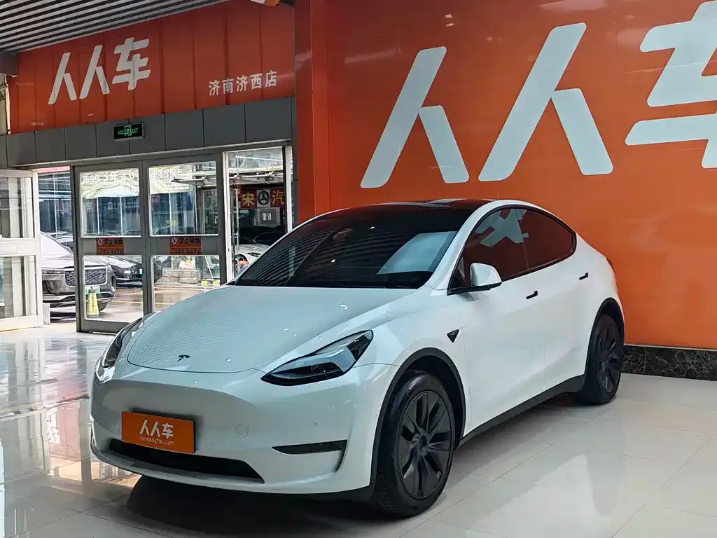 Tesla Model Y — фото 1