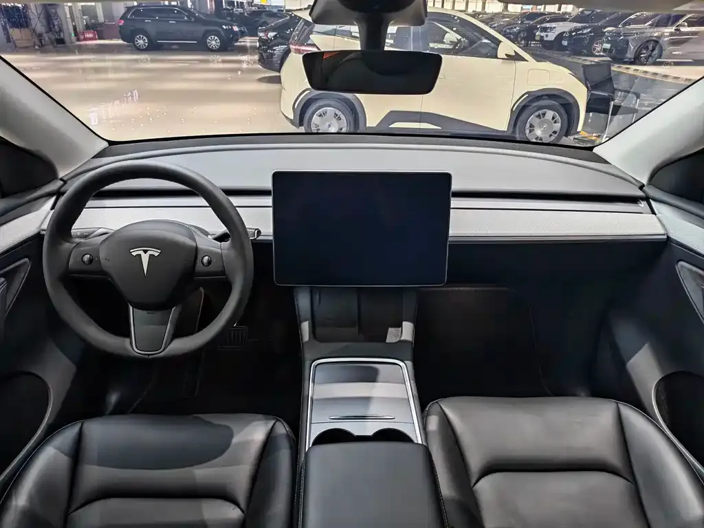 Tesla Model Y — фото 5