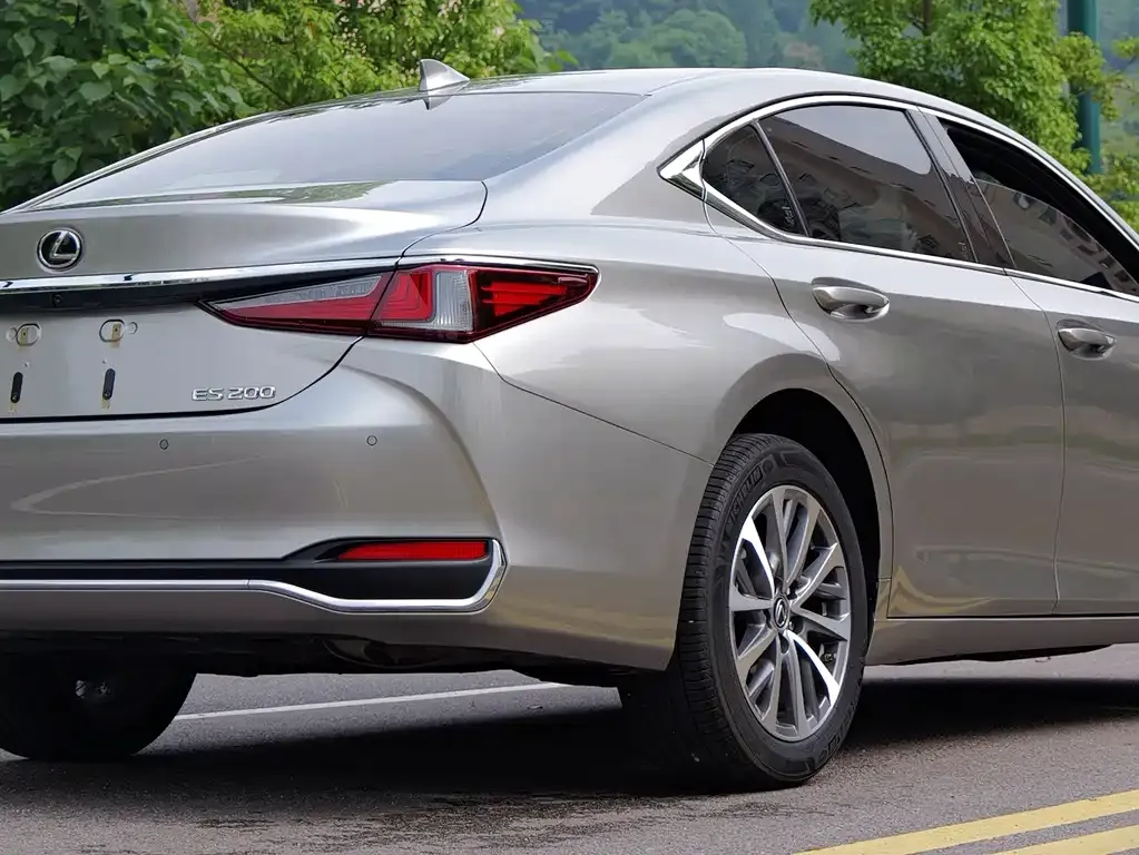Lexus ES — фото 8