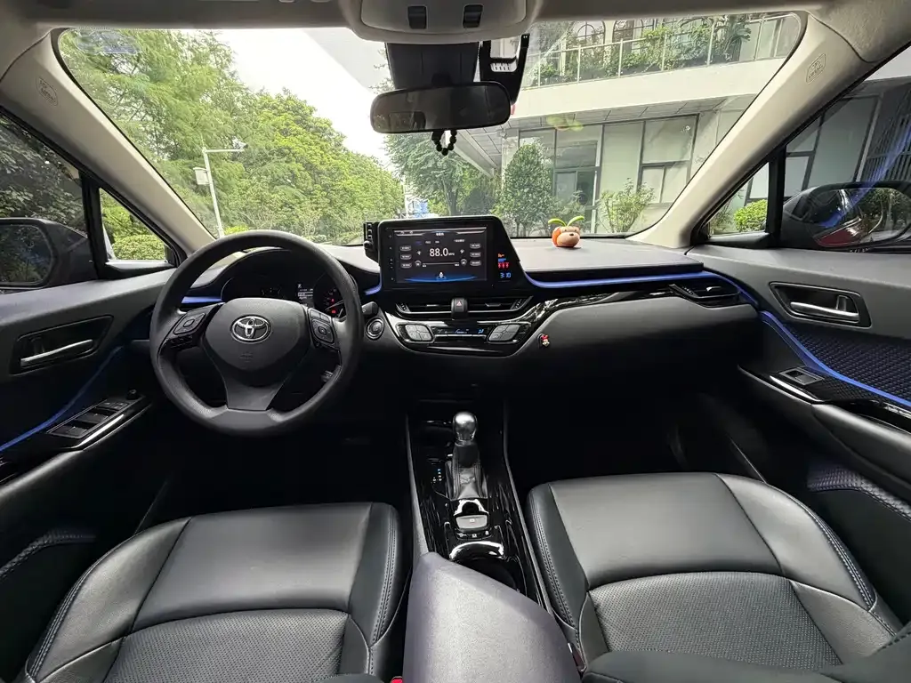 Toyota C-HR — фото 7