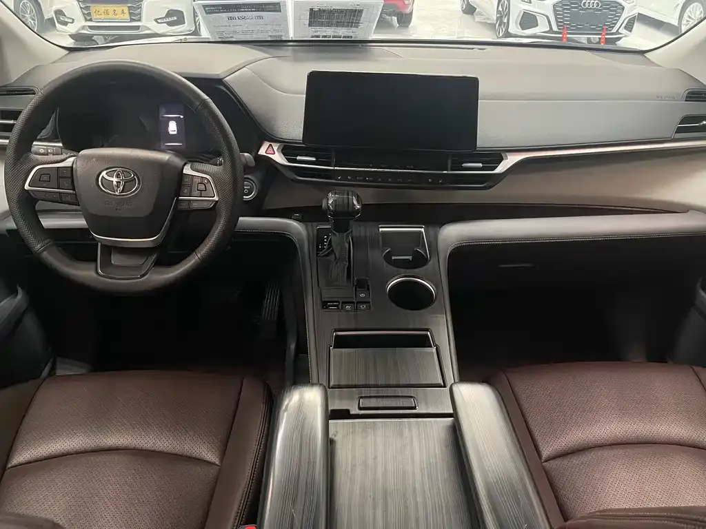 Toyota Sienna — фото 2