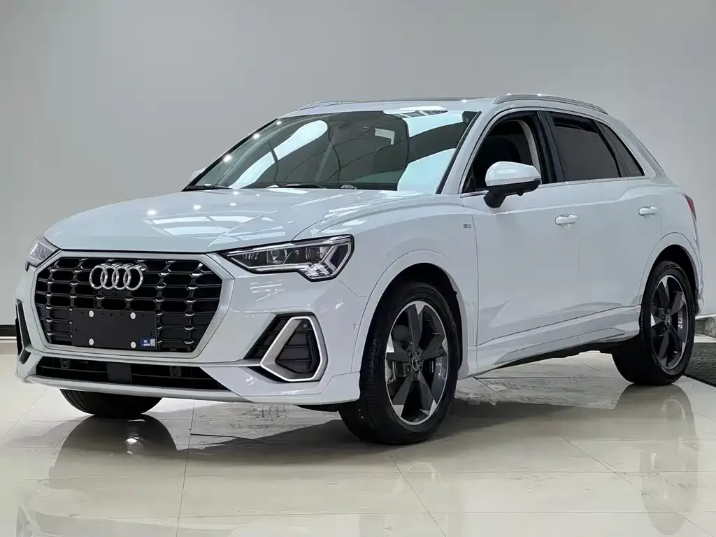 Audi Q3 — фото 1
