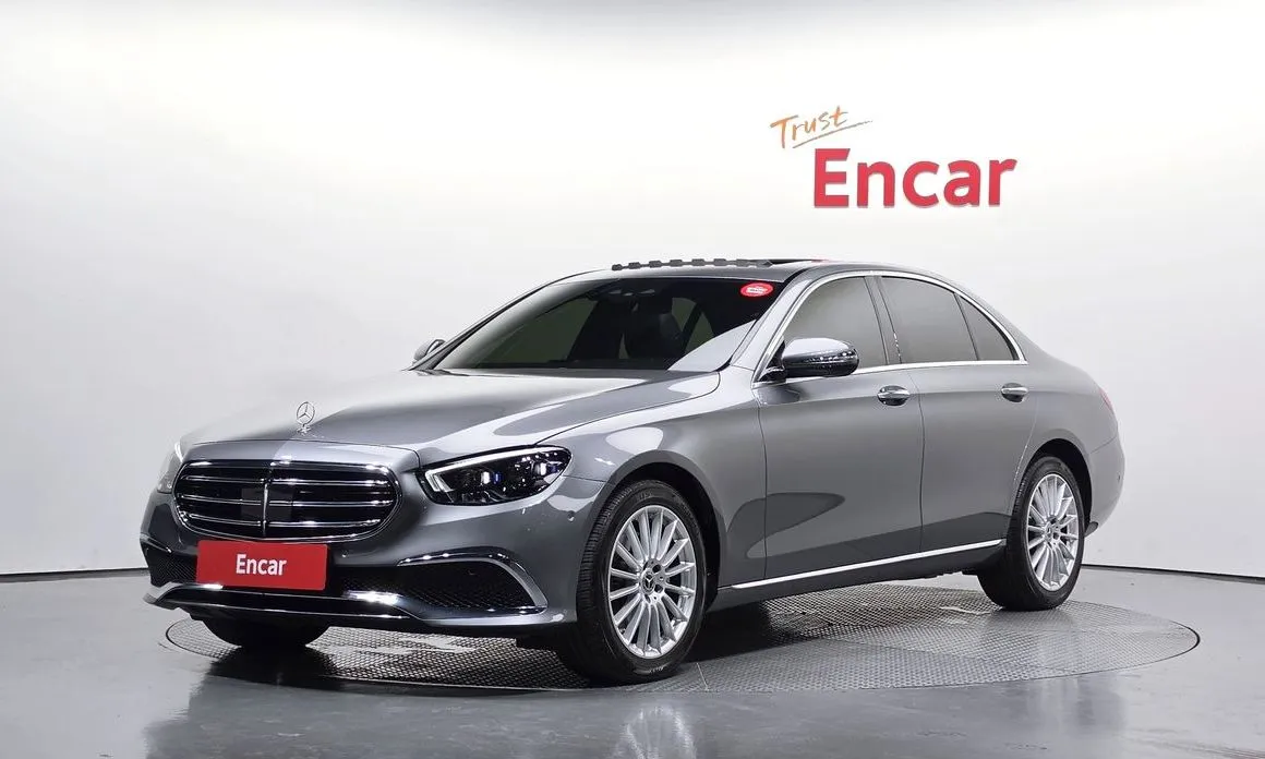 Mercedes-Benz E-Class — фото 1