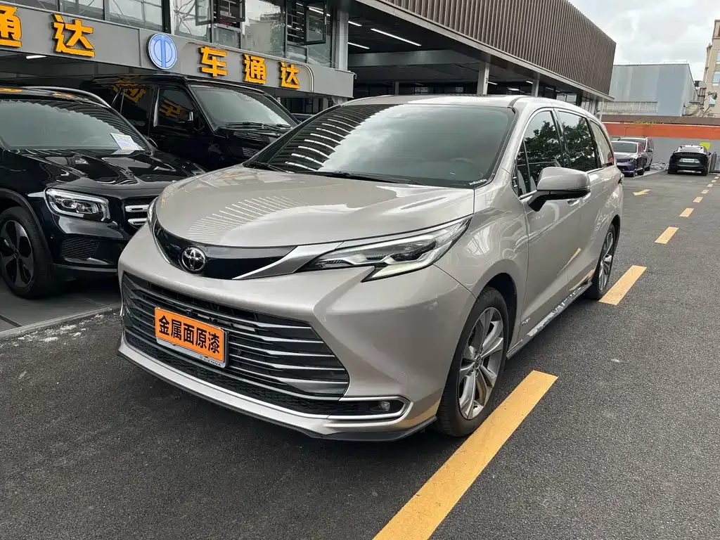 Toyota Sienna — фото 8