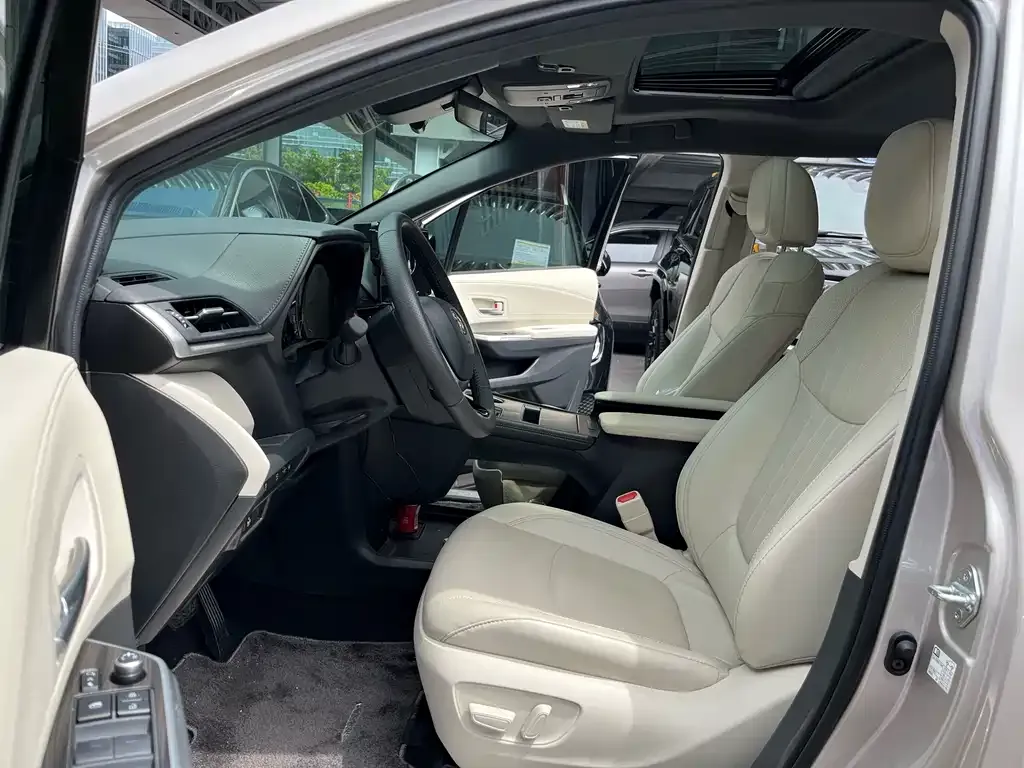 Toyota Sienna — фото 2